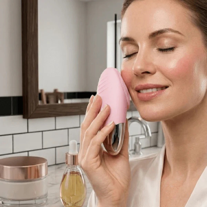 LumaForm™ Manual Silicone Facial Cleansing Brush
