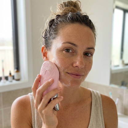 LumaForm™ Manual Silicone Facial Cleansing Brush
