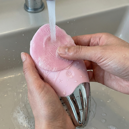 LumaForm™ Manual Silicone Facial Cleansing Brush