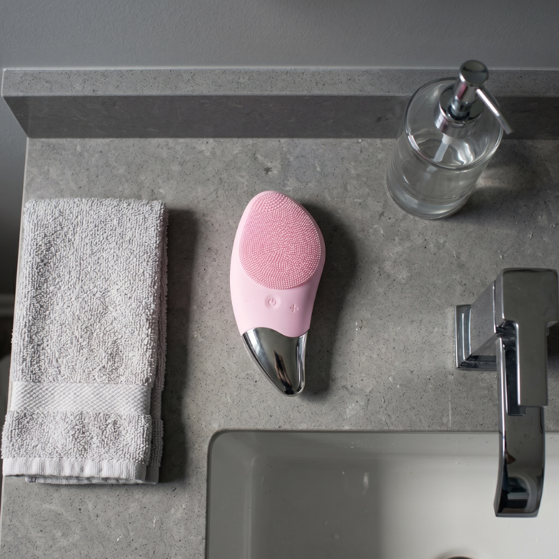 LumaForm™ Fresh Glow Cleansing Brush